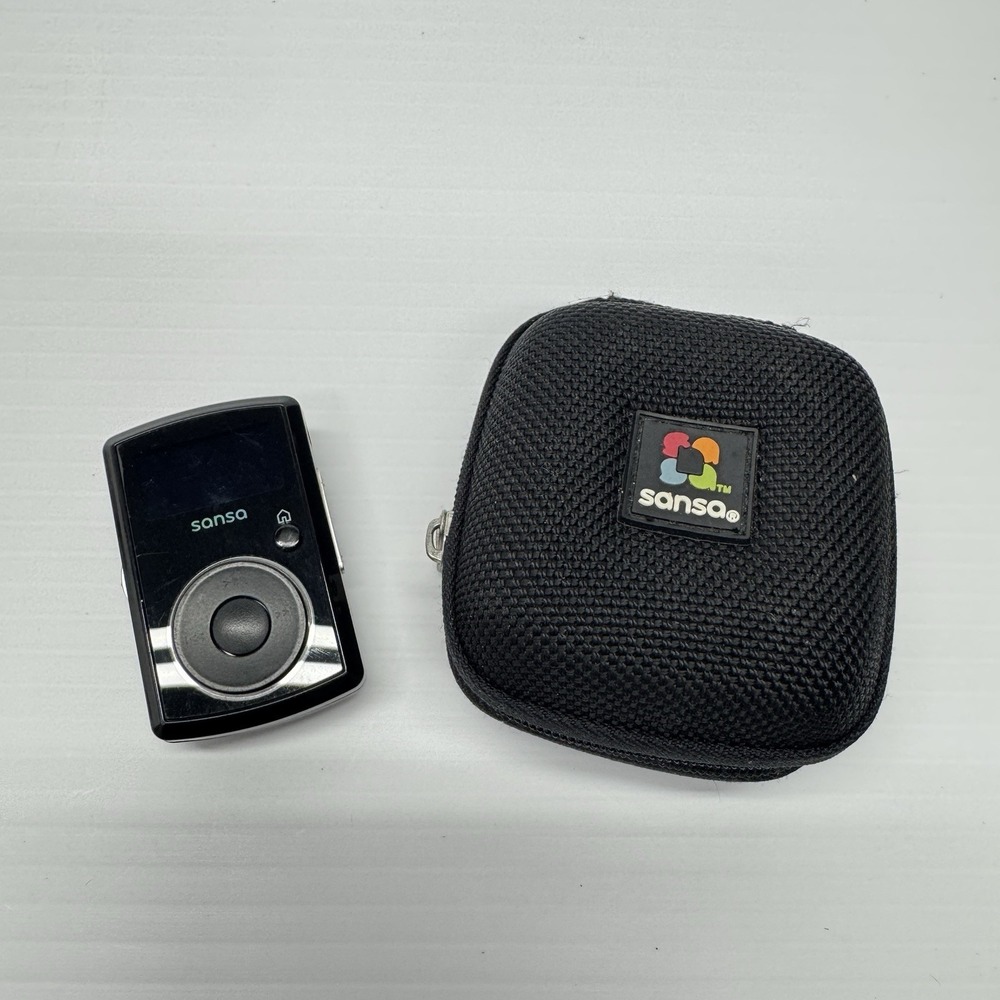SanDisk Sansa Clip - Black MP3 Player / FM Radio READ